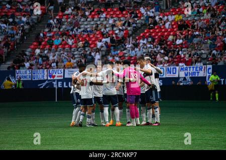 Vancouver, Kanada. 15. Juli 2023. Vancouver, British Columbia, Kanada, Juli 15. 2023: Die Spieler des Vancouver Whitecaps FC treffen sich, bevor die zweite Halbzeit beim Major League Soccer Match zwischen dem Vancouver Whitecaps FC und LA Galaxy im BC Place Stadium in Vancouver, British Columbia, Kanada beginnt (NUR REDAKTIONELLE VERWENDUNG). (Amy Elle/SPP) Guthaben: SPP Sport Press Photo. Alamy Live News Stockfoto