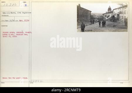 Straßenszene in Reherry, Frankreich, aufgenommen am 27. April 1918. Das Foto zeigt Soldaten aus der 149. Artillerie und Maschinengewehreinheit. Der Fotograf ist Sergeant C.H. Weiß von den 17. Ingenieuren. Wird mit dem Hinweis „nicht zur Veröffentlichung bestimmt“ ausgegeben. Stockfoto