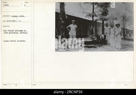 Ein Foto, das am 10. März 1921 vom Signalkorps aufgenommen wurde, zeigt Kriegsgefangenenlager Nr. 1 in Fort McPherson, Georgia. Das Bild erfasst eine Szene innerhalb der Konfrontation. Es sind keine zusätzlichen Hinweise oder Details angegeben. Stockfoto