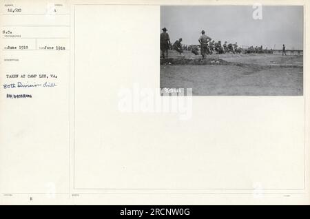 Soldaten der 80. Division in Camp Lee, VA, nehmen im Juni 1918 während des 1. Weltkriegs an einer Übung Teil Stockfoto