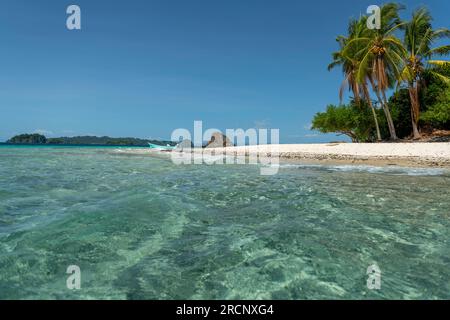 Kleiner tropischer Strand, Insel Granito de Oro, Nationalpark Coiba, Panama, Mittelamerika - Stockfoto Stockfoto