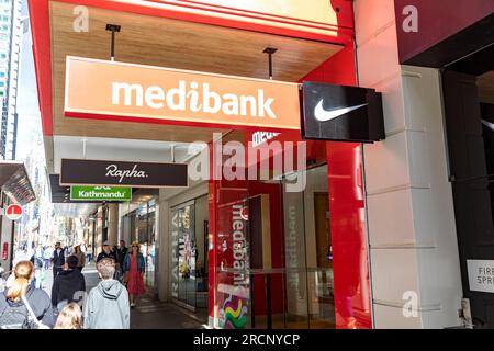 Medibank private Krankenversicherung Shop und Rapha Store und Kathmandu Store im Stadtzentrum von Sydney, NSW, Australien Stockfoto