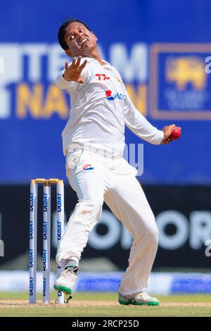 Galle, Sri Lanka. 16. Juli 2023 Noman Ali aus Pakistan bowlt beim ersten Test-Cricket-Match zwischen Sri Lanka und Pakistan am 16. Juli 2023 im Galle International Cricket Stadium in Galle. Viraj Kothalwala/Alamy Live News Stockfoto