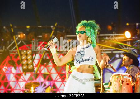 Kelis tritt im Tanzzelt beim Glastonbury Festival 2000, Worthy Farm Somerset, England, Vereinigtes Königreich auf. Stockfoto