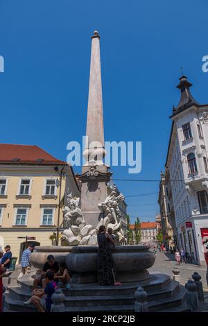 Ljubljana, Slowenien, der Robba-Brunnen (Slowenisch: Robbov vodnjak) oder der Brunnen der drei Flüsse Carniolan (Vodnjak treh kranjskih rek) auf dem Stadtplatz Stockfoto