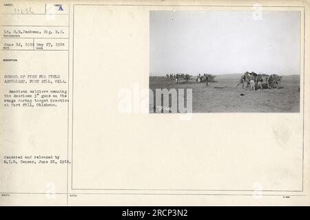 Amerikanische Soldaten feuern während der Zielübungen in Fort Sill, Oklahoma, mit 3-Fuß-Waffen. Foto aufgenommen am 14. Juni 1918. Leutnant B.N. Jackson vom Signal Reserve Corps hat das Bild aufgenommen. Zensiert und vom M.I.B Censor am 21. Juni 1918 freigelassen. Herausgegeben von der Feuerschule für die Artillerie. Stockfoto