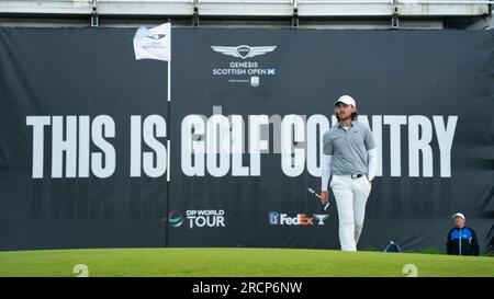 North Berwick, East Lothian, Schottland, Großbritannien. 16. Juli 2023 Tommy Fleetwood geht in der letzten Runde der Genesis Scottish Open im Renaissance Club in North Berwick auf dem 2. Green spazieren. Iain Masterton/Alamy Live News Stockfoto