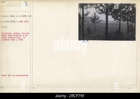 Ein Schwarzweißfoto zeigt das Dorf Bazailles in Frankreich, wo sich das Basiskrankenhaus Nr. 18, Johns Hopkins Unit, befand. Das Foto wurde am 2. Mai 1918 von Sergeant A. C. Duff aufgenommen und ist nicht zur Veröffentlichung bestimmt. Stockfoto