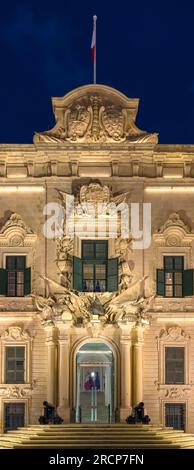 Auberge de Castille et Leon, ursprünglich von Gerolamo Cassar entworfen und 1744 umgebaut. Heute beherbergt das Büro des Premierministers in Valletta, Malta. Stockfoto
