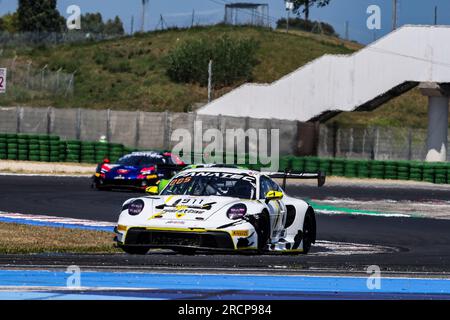 911 Ayhancan GÜVEN, Aliaksandr MALYKHIN, Traitement pur Porsche 911 GT3 R (992), Aktion während der 5. Runde des GT World Challenge Europe Sprint Cup 2023 in Misano, Italien vom 14. Bis 16. Juli 2023 - Foto Grégory Lenormand/DPPI Credit: DPPI Media/Alamy Live News Stockfoto