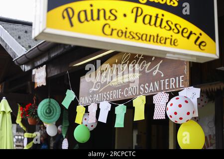 Stufe 15: Les bringt Les Portes du Soleil nach Saint-Gervais Mont-Blanc. 16. Juli 2023. Die Abbildung zeigt den Beginn der Etappe 15 des Radrennen Tour de France, von Les Gets Les Portes du Soleil bis Saint-Gervais Mont-Blanc (179 km), Frankreich, Sonntag, den 16. Juli 2023. Kredit: Belga News Agency/Alamy Live News Stockfoto