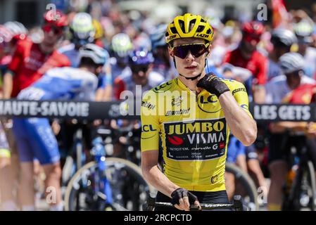 Stufe 15: Les bringt Les Portes du Soleil nach Saint-Gervais Mont-Blanc. 16. Juli 2023. Dänischer Jonas Vingegaard von Jumbo-Visma zu Beginn der Etappe 15 des Radrennens Tour de France, von Les Gets Les Portes du Soleil bis Saint-Gervais Mont-Blanc (179 km), Frankreich, Sonntag, 16. Juli 2023. Kredit: Belga News Agency/Alamy Live News Stockfoto