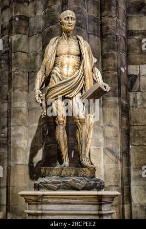 Mailand, Italien - 13. April 2018: Statue von St. Bartholomäus im Mailänder Dom Stockfoto