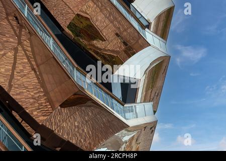 New York, USA – Juni 2022: Low-Angle-Blick auf den Schiffsteil (Architekt Thomas Heatherwick), Hudson Yards Treppenhaus im Distrikt Hudson Yards Stockfoto