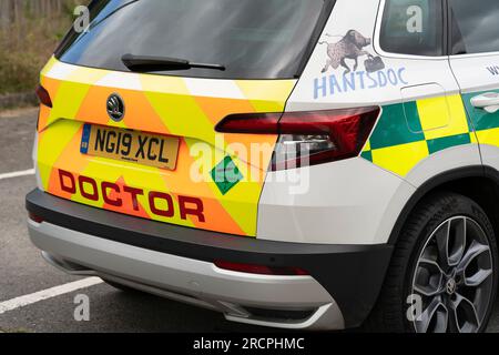 Hantsdoc Ärzte Auto für Notfallbesuche in Hook Surgery, England. Hantsdoc bietet den Service außerhalb der Geschäftszeiten für das Krankenhaus Basingstoke an Stockfoto