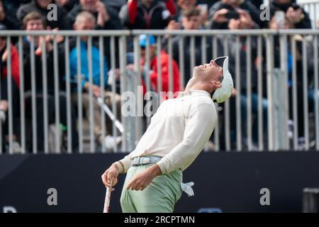 North Berwick, East Lothian, Schottland, Großbritannien. 16. Juli 2023 Rory McIlroy gewinnt Genesis Scottish Open mit einem Vogel, der Robert MacIntyre im Renaissance Club in North Berwick um einen Schuss beim 18. Loch schlägt. Iain Masterton/Alamy Live News Stockfoto