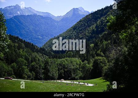 Saint Gervais Mont Blanc, Frankreich. 16. Juli 2023. Die Abbildung zeigt die Stufe 15 des Radrennen Tour de France, von Les Gets Les Portes du Soleil bis Saint-Gervais Mont-Blanc (179 km), Frankreich, Sonntag, den 16. Juli 2023. Die diesjährige Tour de France findet vom 01. Bis 23. Juli 2023 statt. BELGA FOTO JASPER JACOBS Kredit: Belga News Agency/Alamy Live News Stockfoto