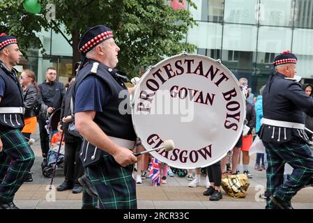 Govan Protestant Boys marschieren in Belfast Stockfoto