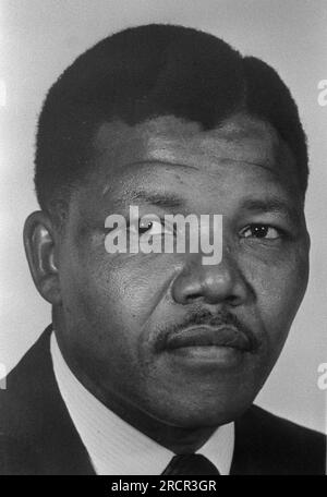 ARCHIVFOTO: Nelson MANDELA wäre am 18. Juli 2023 105 Jahre alt gewesen, Nelson (Rolihlahla Dalibhunga) MANDELA (RSA), Anti-Apartheid-Kämpfer, Freiheitskämpfer, Porträt, Porträt mit Bart, Schnurrbart, vertikales Format; Schwarzweißfoto, rund 1960; © Sven Simon # Princess-Luise-Str. 41 # 45479 M uelheim/R uhr # Tel. 0208/9413250#Fax. 0208/9413260 # Konto 1428150 Commerzbank Essen BLZ 36040039 # www.SvenSimon.net. Stockfoto