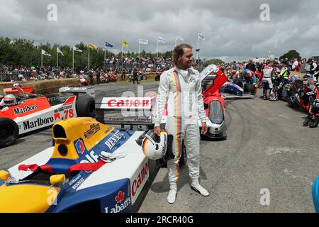 Goodwood, West Sussex, Vereinigtes Königreich, 16. Juli 2023. Sebastian Vettel, ehemaliger Formel-1-Weltmeister beim Goodwood Festival of Speed – „Goodwood 75 – Celebrate 75 years of the Goodwood Estate and 30 years of the Festival of Speed“, in Goodwood, West Sussex, Vereinigtes Königreich. © Malcolm Greig/Alamy Live News Stockfoto