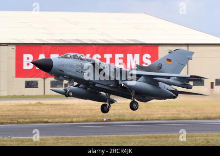 Deutsche Luftwaffe Panavia Tornado startet bei RIAT 2023 in RAF Fairford, Gloucestershire, Großbritannien Stockfoto