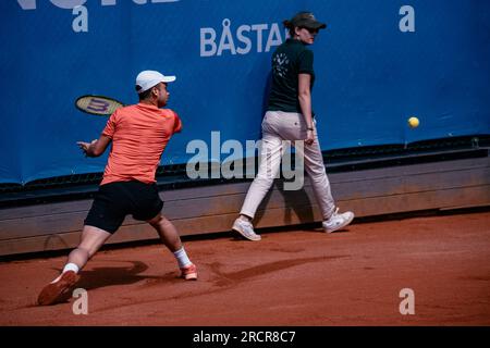 Båstad, Schweden. 07 16 2023. Enzo Couacaud gegen Andrea Collarini erste Qualifikationsrunde. Enzo Couacaud hat gewonnen. Daniel Bengtsson/Alamy News Stockfoto