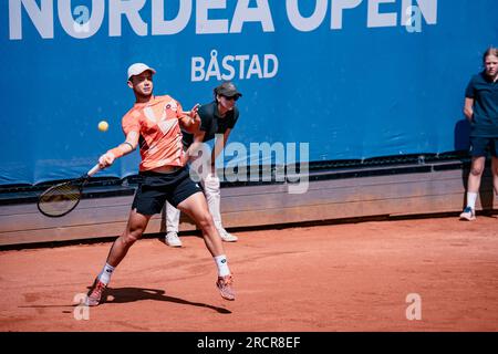 Båstad, Schweden. 07 16 2023. Enzo Couacaud gegen Andrea Collarini erste Qualifikationsrunde. Enzo Couacaud hat gewonnen. Daniel Bengtsson/Alamy News Stockfoto