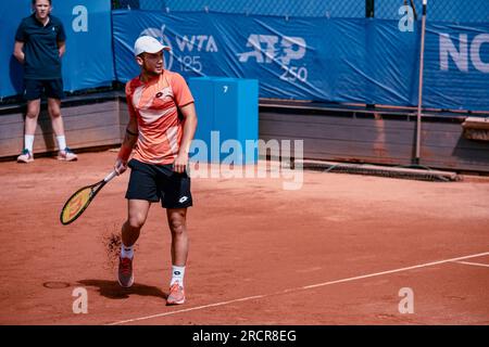 Båstad, Schweden. 07 16 2023. Enzo Couacaud gegen Andrea Collarini erste Qualifikationsrunde. Enzo Couacaud hat gewonnen. Daniel Bengtsson/Alamy News Stockfoto