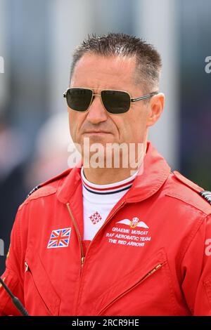 RAF Fairford, Gloucestershire, Samstag, den 15. Juli 2023. Red Arrows Red 10, Geschwaderführer Graeme Muscat während der Royal International Air Tattoo auf der RAF Fairford, Gloucestershire am Samstag, den 15. Juli 2023. (Foto: Jon Hobley | MI News) Guthaben: MI News & Sport /Alamy Live News Stockfoto