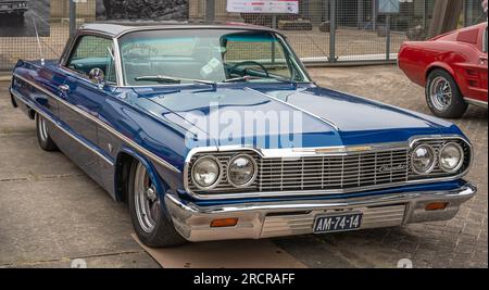 Lelystad, Niederlande, 18.06.2023, klassischer Chevrolet Impala ab 1964 Uhr am National Oldtimer Day Stockfoto