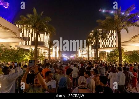 Fiktiver Tag von Katar und FIFA-Weltmeisterschaftsfinale Feuerwerk auf dem Lusail Boulevard Stockfoto