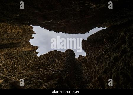 Palca, La Paz, Bolivien - 7 2022. August: Sky by a Hole in Caves by the Spirits Valley Stockfoto