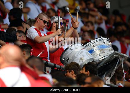 Prag, Tschechische Republik. 16. Juli 2023. Fans von Slavia Praha während des Freundschaftsspiels am 16. Juli 2023 in Prag, als sie das Freundschaftsspiel Dynamo Dresden 1:1 zeichneten. (Kreditbild: © Slavek Ruta/ZUMA Press Wire) NUR REDAKTIONELLE VERWENDUNG! Nicht für den kommerziellen GEBRAUCH! Stockfoto