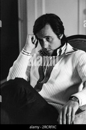 Peter Bogdanovich (30. Juli 1939 bis 6. Januar 2022) war amerikanischer Regisseur, Schriftsteller, Schauspieler, Produzent, Kritiker, Und Filmhistoriker, von partieller serbischer Extraktion. Er begann seine Karriere als Filmkritiker für Filmkultur und Esquire, bevor er Regisseur der New Hollywood-Bewegung wurde. Er erhielt Auszeichnungen, darunter einen BAFTA Award und einen Grammy Award, sowie Nominierungen für zwei Academy Awards und zwei Golden Globe Awards. Bogdanovich arbeitete als Filmjournalist, bis er für Roger Corman's The Wild Angels (1966) eingestellt wurde. Foto von Bernard Gotfryd Stockfoto