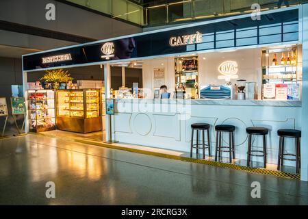 Cova Pasticceria Store in Terminal 2 Inlandsteil des Flughafens Hongqiao, Shanghai, China. Stockfoto