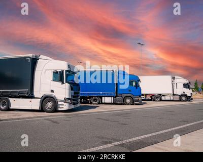 Fahrzeug auf Rastplatz Stockfoto