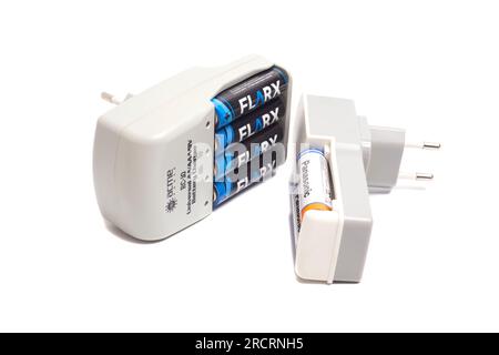 Wiederaufladbarer Panasonic AAA-Akku mit hoher Kapazität, Alkaline-Batterien FLARX in Batterieladegeräten Stockfoto
