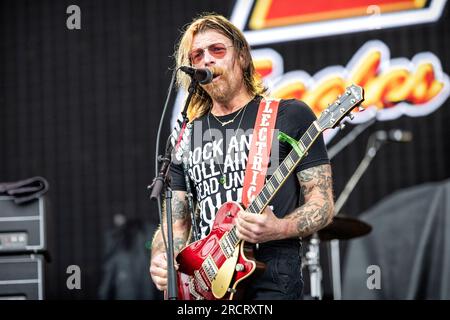 Tonsberg, Norwegen. 15., Juli 2023. Die amerikanische Rockband Eagles of Death Metal spielt ein Live-Konzert in Kaldnes Vest in Tonsberg. Hier sehen Sie den Sänger und Musiker Jesse Hughes live auf der Bühne. (Foto: Gonzales Photo - Terje Dokken). Stockfoto