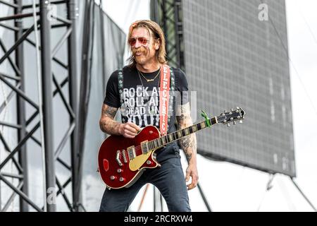 Tonsberg, Norwegen. 15., Juli 2023. Die amerikanische Rockband Eagles of Death Metal spielt ein Live-Konzert in Kaldnes Vest in Tonsberg. Hier sehen Sie den Sänger und Musiker Jesse Hughes live auf der Bühne. (Foto: Gonzales Photo - Terje Dokken). Stockfoto