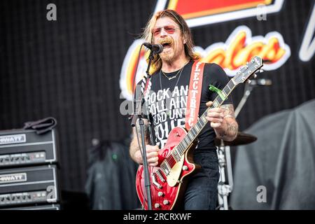 Tonsberg, Norwegen. 15., Juli 2023. Die amerikanische Rockband Eagles of Death Metal spielt ein Live-Konzert in Kaldnes Vest in Tonsberg. Hier sehen Sie den Sänger und Musiker Jesse Hughes live auf der Bühne. (Foto: Gonzales Photo - Terje Dokken). Stockfoto