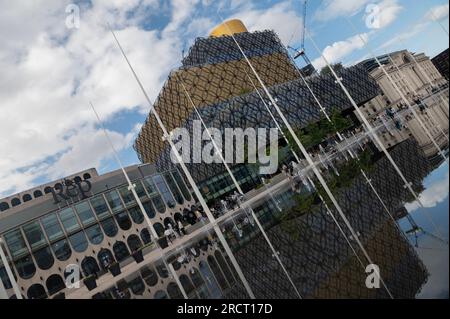 Birmingham Centenary Square mit Rep und Birmingham Library Stockfoto