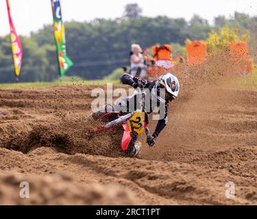 Profi- und Amateur-Motocross-Fahrer beim Triple Crown Series-Rennen in Ontario, Kanada Stockfoto