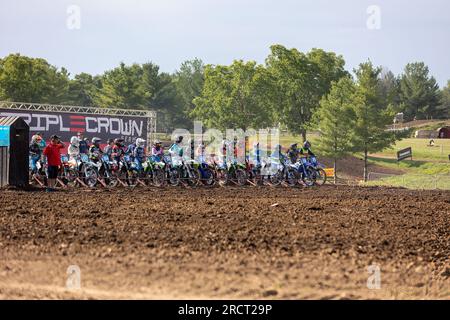 Profi- und Amateur-Motocross-Fahrer beim Triple Crown Series-Rennen in Ontario, Kanada Stockfoto