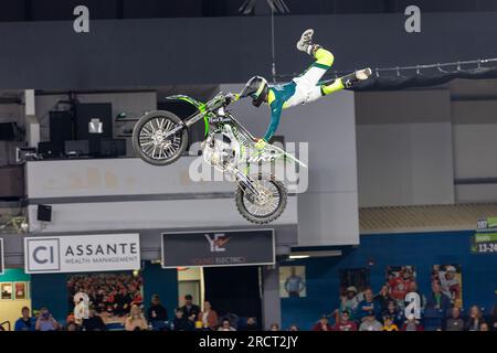 Weltklasse-FMX-Motocross-Fahrer bei Stunts in Ontario, Kanada Stockfoto