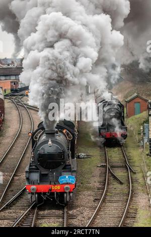 SR 'S15' 4-6-0 Nr. 506 fährt vom Bahnhof Loughborough mit der Great Central Railway, Leicestershire ab Stockfoto