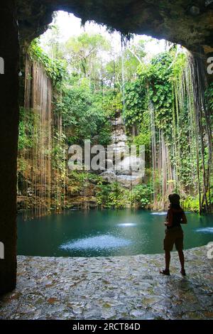 Cenote Ik kil, Chichén Itzá, Maya archäologische Stätte, Maya-Zivilisation, Yucatán-Halbinsel, Mexiko Stockfoto