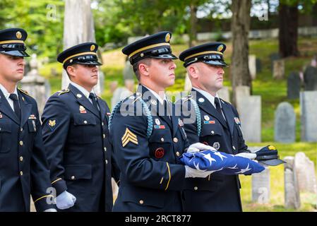 54. Massachusetts Volunteer Regiment, ausgewählte Ehrengarde, die offiziell an der Zeremonie teilnimmt, um das Leben von George Washington Dugan zu ehren. Stockfoto