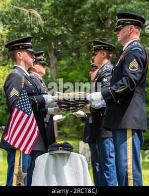 54. Massachusetts Volunteer Regiment, ausgewählte Ehrengarde, die offiziell an der Zeremonie teilnimmt, um das Leben von George Washington Dugan zu ehren. Stockfoto