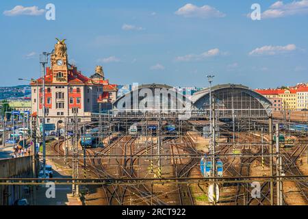 Prag, Tschechische Republik. 9. Juli 2023. Blick auf den Prager Hauptbahnhof Stockfoto