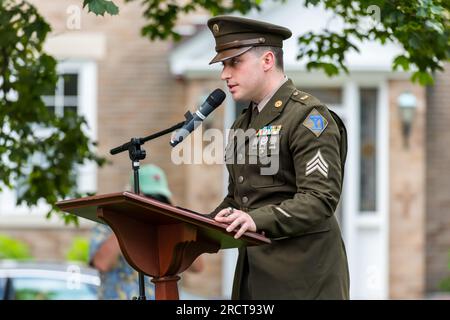 SERGEANT Matthew Ahern spricht auf der Zeremonie zu Ehren des Lebens von George Washington Dugan, dem einzigen Schwarzen aus Concord, der sich im Bürgerkrieg engagiert hat. Stockfoto